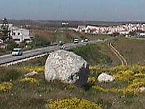 menhir V do B.JPG (17422 bytes)