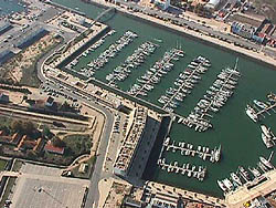 Lagos Marina.JPG (31717 bytes)