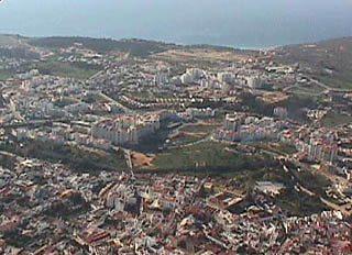 Lagos from air.JPG (29974 bytes)