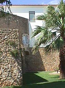 Lagos manuelinwindow.JPG (31051 bytes)