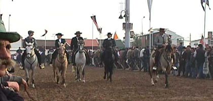 parade4.JPG (22605 bytes)