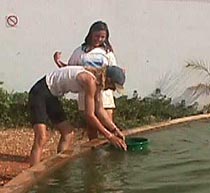 catchingnew fish.JPG (14843 bytes)